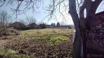 Na predaj pozemok v lokalite Levice – Krížny vrch. Celý poze