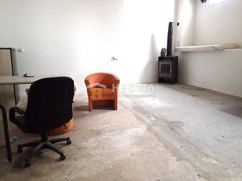 Ponúkame na prenájom halu o výmere 400 m2, ktorá sa nachádza