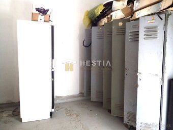 Ponúkame na prenájom halu o výmere 400 m2, ktorá sa nachádza