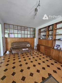 Ponúkame na predaj krásny a veľmi zachovalý rodinný dom v ra