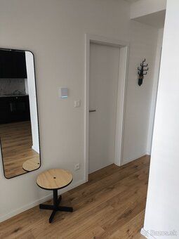 Dám do prenájmu moderný 2.izbový byt s veľkým balkónom v nov