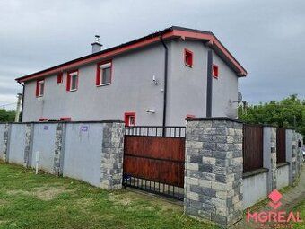 Ponúkame Vám na predaj 3 izbový rodinný dom v obci Komjatice