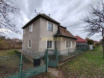 Ponúkame Vám na predaj 3 izbový rodinný dom v obci Komjatice
