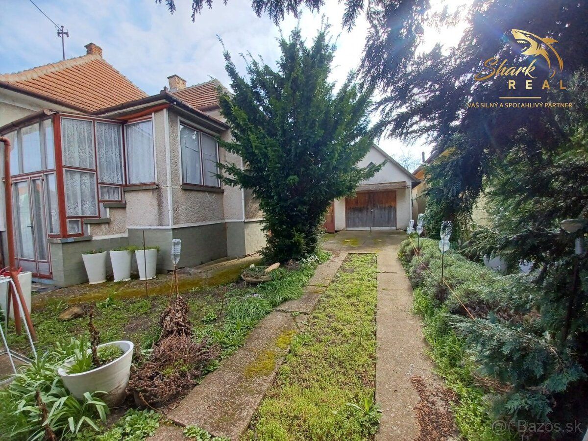 Ponúkame Vám na predaj 3 izbový rodinný dom v obci Komjatice