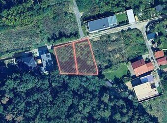 Ponúkame Vám na predaj rozľahlý, rovinatý a slnečný pozemok 