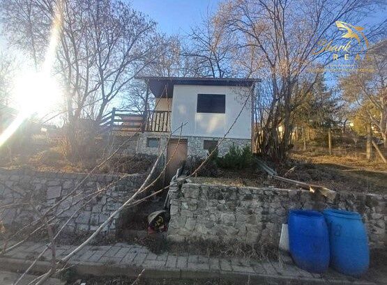SHARK REAL Vám ponúka na predaj útulnú záhradnú chatku so sl