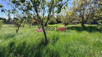 Na predaj stavebný pozemok 1360 m² s pôvodným domom, možnosť