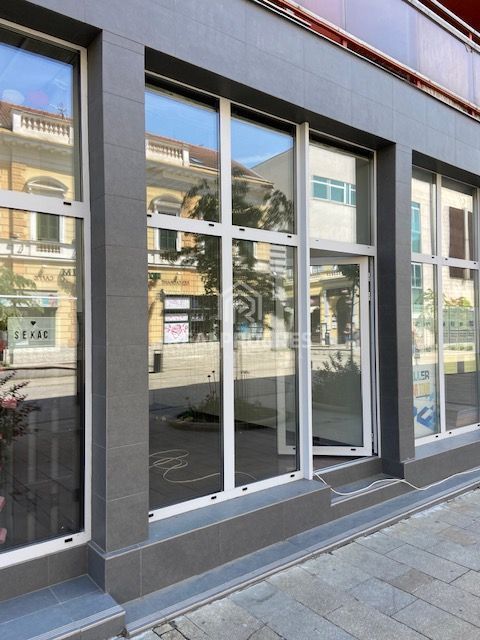 Ponúkame Vám na prenájom obchodný priestor v centre Nitry na