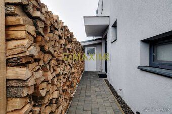 Moderný, praktický a pripravený na okamžité bývanie. Tento 4