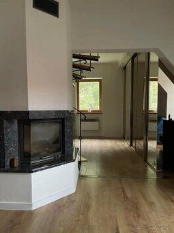 Dám do prenájmu jednu izbu v trojizbovom byte v Ružomberku. 