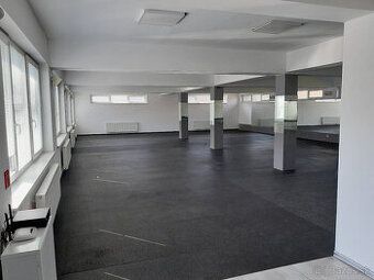 Prenájmem obchodné priestory v centre mesta pri Lidli. Vstup