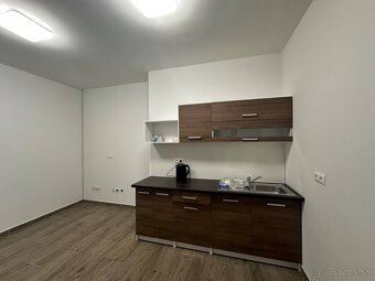 #4012
Exkluzívne prenajmeme nebytový priestor na Kazanskej č