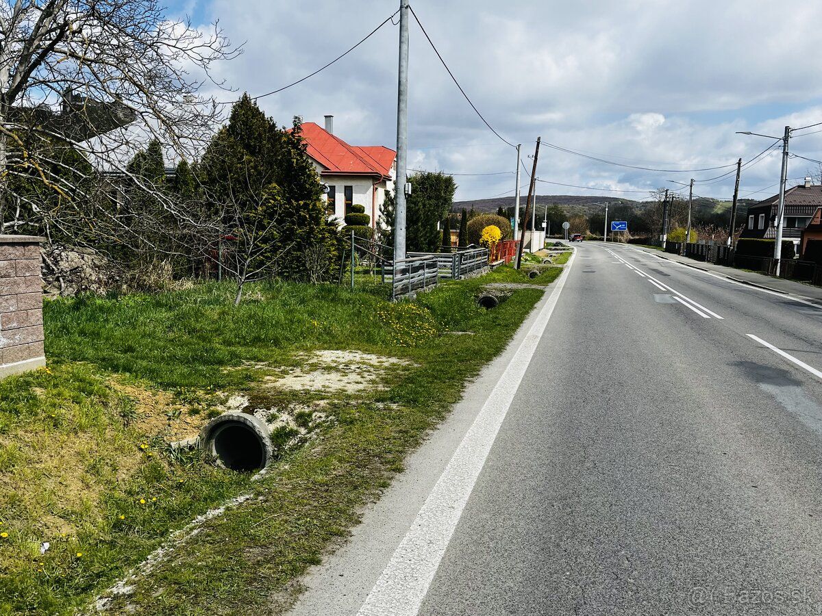 Ponúkame, rovinatý pozemok pripravený na výstavbu, s výmerou
