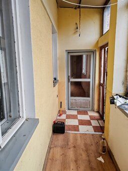 studna,obecna voda,plyn, kanalizacia, pozemok cca 700m2 - re
