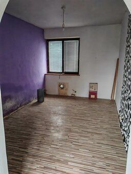 studna,obecna voda,plyn, kanalizacia, pozemok cca 700m2 - re
