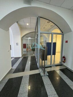 Ponúkame na predaj alebo prenajom obchodné priestory v úplno
