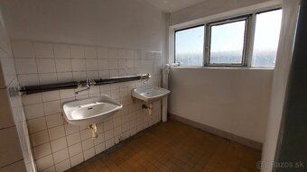 Ponúkame na prenájom skladové priestory o výmere 850 m2. (ra