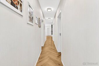 NGO PROPERTY Vám exkluzívne ponúka výnimočnú vilu na Merloto