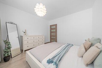 Ponúkame na predaj kompletne zrekonštruovaný, moderný a prie