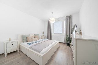 Ponúkame na predaj kompletne zrekonštruovaný, moderný a prie