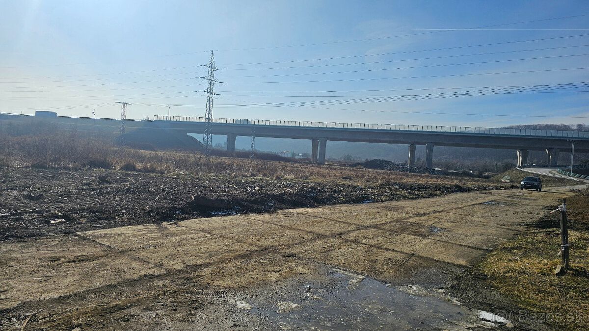 Ponúkame pozemok na predaj o rozlohe 3668m2 v priemyselnej č