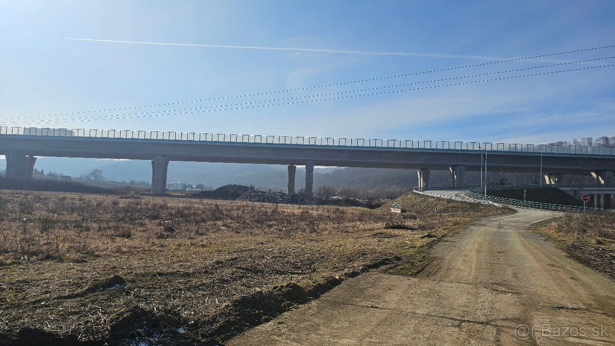 Ponúkame pozemok na predaj o rozlohe 1569m2 v priemyselnej č