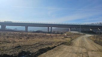 Ponúkame pozemok na predaj o rozlohe 1569m2 v priemyselnej č