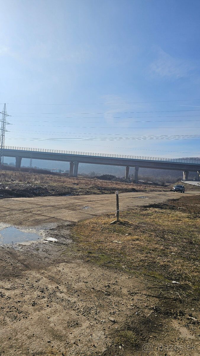 Ponúkame pozemok na predaj o rozlohe 1569m2 v priemyselnej č