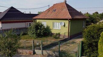 Predám rodinný dom 4 spálne, 2 obývačky, kuchyňa. Letná kuch