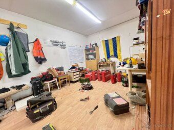Ponúkame na predaj priemyselnú halu v obci Ladomerská Vieska