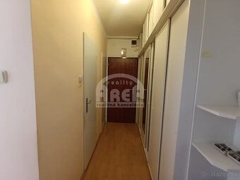 Typ: 3-izbový byt Obec: Michalovce
Ponúkame Vám na predaj 3-