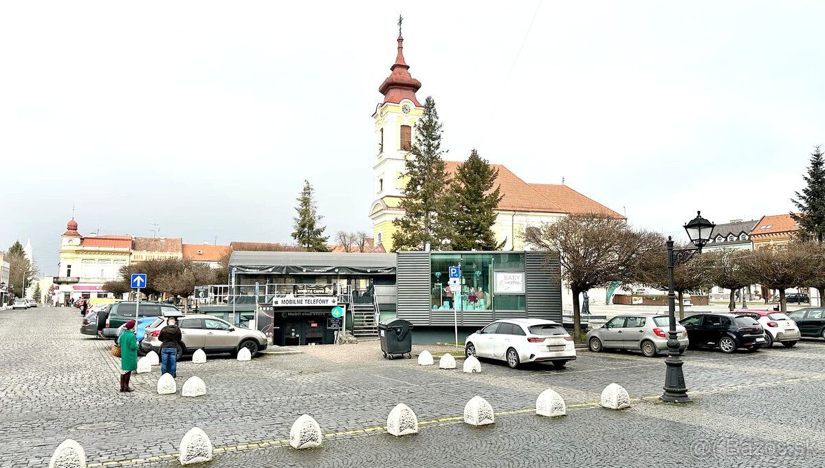 Typ: Polyfunkčná budova Ulica: Hlavné námestie Obec: Rimavsk