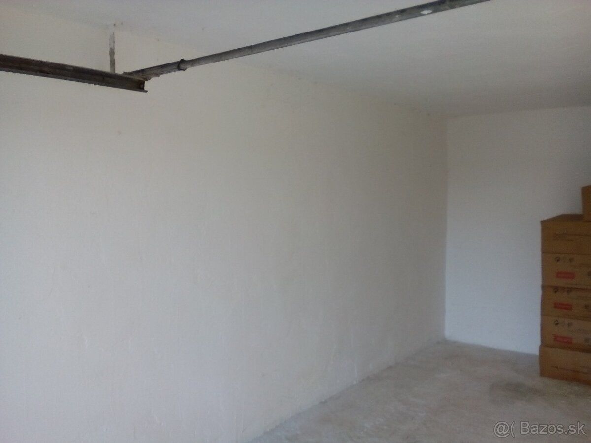 Dám do prenájmu suchú a čistú garaž, 18 m2, viac info po tel