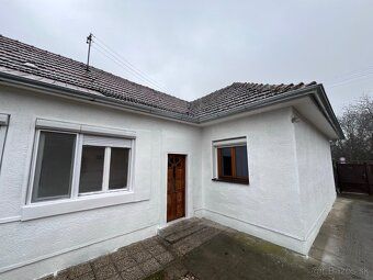 Ponúkame vám na prenájom zrekonštruovaný rodinný dom so záhr