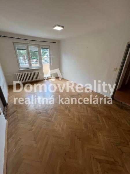 Ponúkame na predaj 3 izbový byt v Handlovej na ulici Partizá