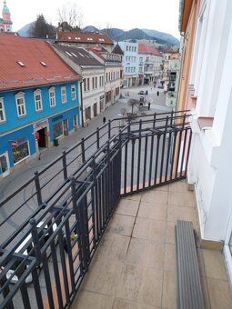 Prenájmem byt 1,5 izbový, veľký 60m2 s balkónom na pešej zón