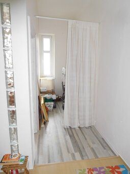 Prenájmem byt 1,5 izbový, veľký 60m2 s balkónom na pešej zón