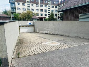 Hľadáte bezpečné parkovanie alebo stabilnú investíciu v jedn