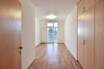 Popis • 6 izbový rodinný dom • úžitk. plocha 200m2 • Na spod