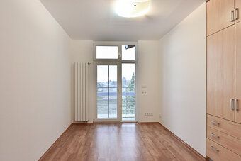 Popis • 6 izbový rodinný dom • úžitk. plocha 200m2 • Na spod