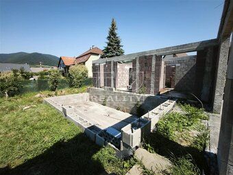TUreality ponúka na predaj rozostavaný rodinný dom v obci Dr