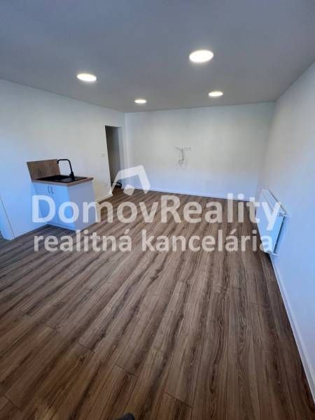 Ponúkame na predaj veľmi pekný a moderne riešený 1 izbový by