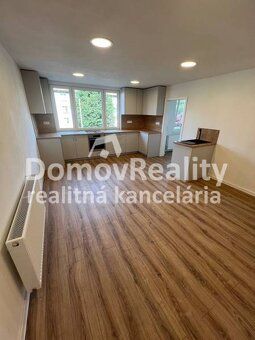 Ponúkame na predaj veľmi pekný a moderne riešený 1 izbový by