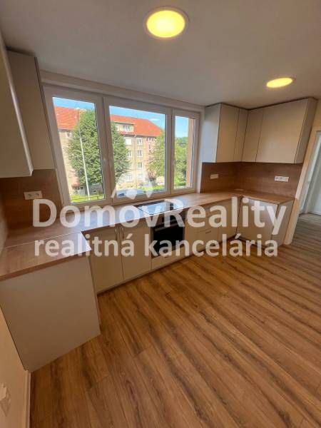 Ponúkame na predaj veľmi pekný a moderne riešený 1 izbový by