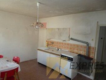 Ponúkame na predaj veľmi pekný a moderne riešený 1 izbový by