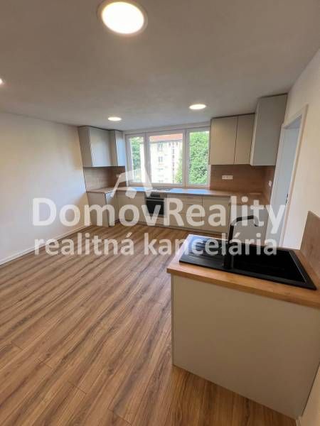 Ponúkame na predaj veľmi pekný a moderne riešený 1 izbový by