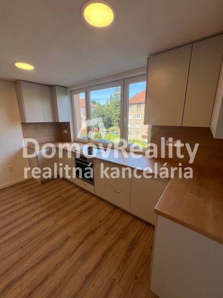 Ponúkame na predaj veľmi pekný a moderne riešený 1 izbový by