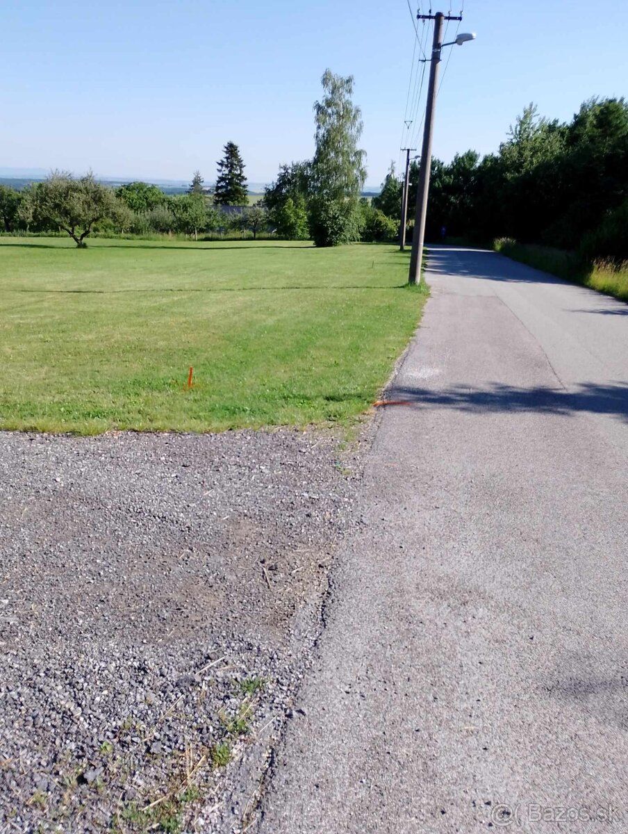pozemok 621 m2 v obci Nováčany vhodný na výstavbu, voda, ele