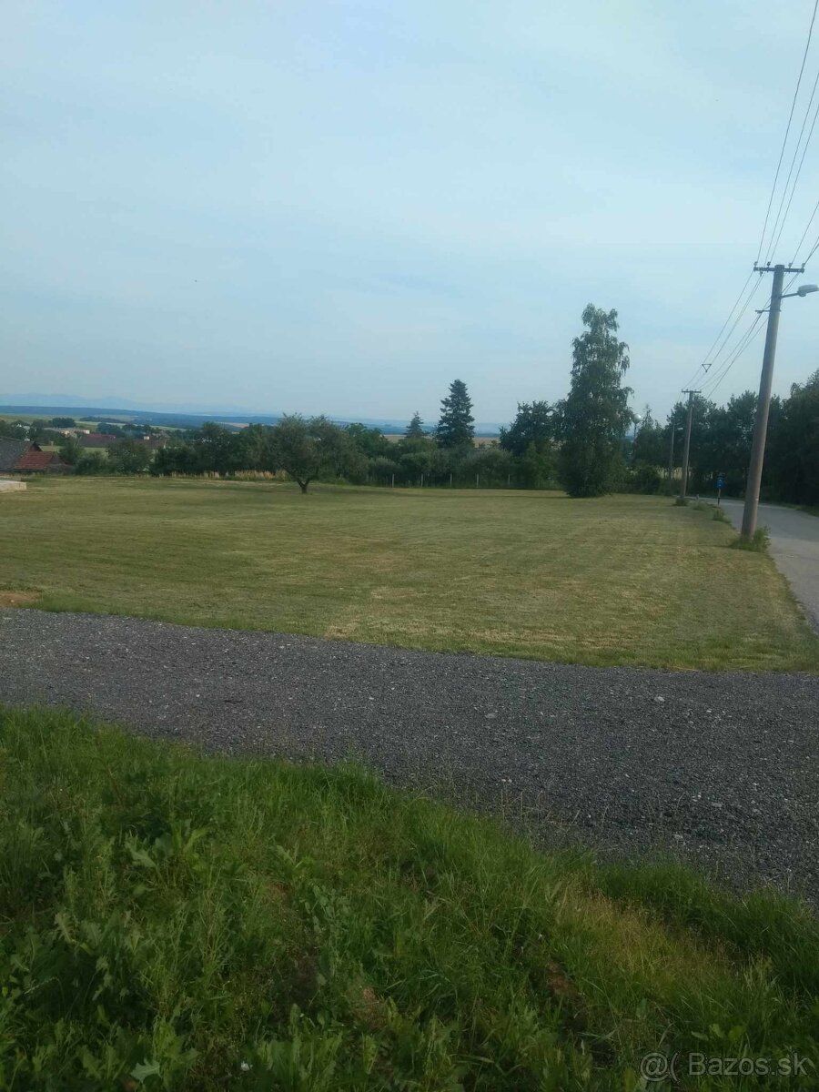 pozemok 621 m2 v obci Nováčany vhodný na výstavbu, voda, ele