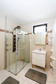 EXKLUZÍVNA PONUKA ✨️✨️✨️
​🏡 Priestranný 5-izbový rodinný dom